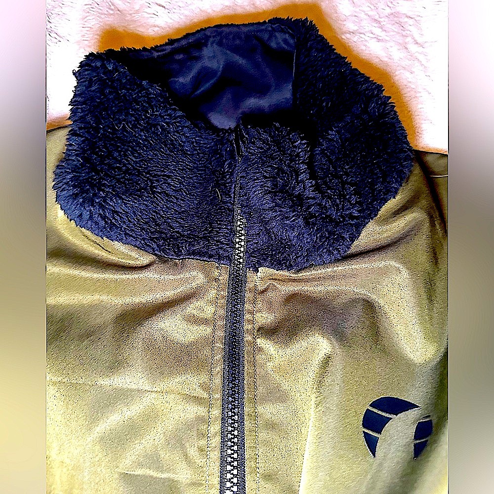 Reversible fleece jacket. Size medium. By Feat NWOT